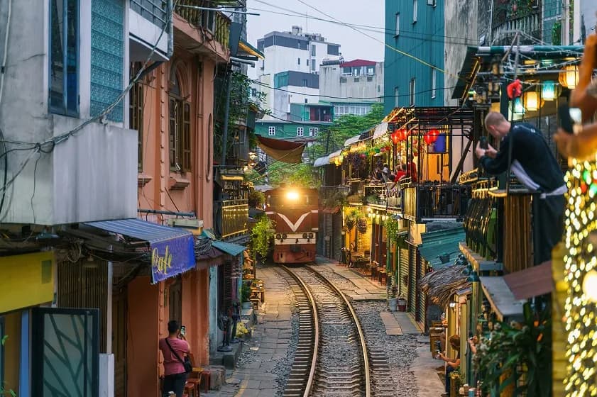 blob-8VsnnZcZ.webp